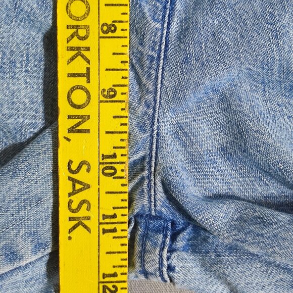 Christopher & Banks Capri Jeans women's size 10 hard washed denim blue high rise - Picture 12 of 13